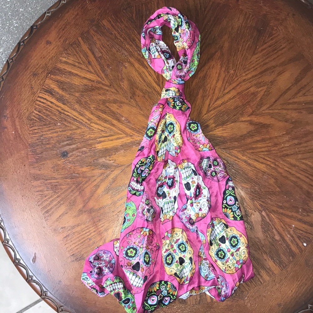 Sugar skull scarf. Pink